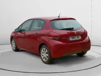 Usado Peugeot 208 Active 100 CV (73 kW) 2015 Rojo Utilitario