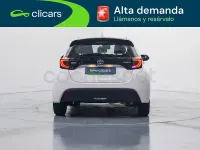 Usado Toyota Yaris Hybrid Active 116 CV (85 kW) 2022 Blanco Berlina