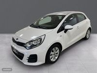 Usado Kia Rio 77 CV (56 kW) 2017 Blanco Berlina