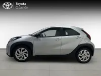 Usado Toyota Aygo X Play 72 CV (52 kW) 2023 Gris / plata SUV