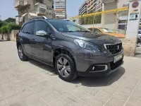 Usado Peugeot 2008 Style 100 CV (73 kW) 2018 Gris / plata SUV