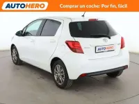 Usado Toyota Yaris Active 90 CV (66 kW) 2015 Blanco Utilitario