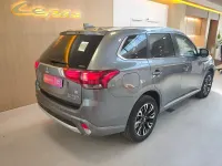 Usado Mitsubishi Outlander P-HEV 203 CV (149 kW) 2016 Gris / plata SUV