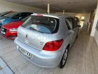 Usado Peugeot 307 90 CV (66 kW) 2007 Gris / plata Berlina
