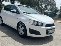 Usado Chevrolet Aveo LT 100 CV (73 kW) 2012 Blanco Berlina