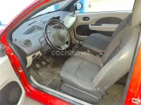 Usado Renault Twingo Dynamique 75 CV (55 kW) 2010 Rojo Utilitario