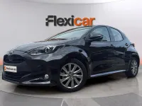 Usado Toyota Yaris Hybrid Active 116 CV (85 kW) 2022 Negro Berlina