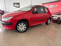 Usado Peugeot 206 75 CV (55 kW) 2004 Rojo Berlina