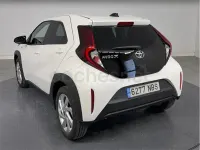 Usado Toyota Aygo X Play 72 CV (52 kW) 2025 Blanco SUV