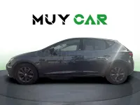 Usado Seat Leon Style 130 CV (95 kW) 2019 Gris / plata Berlina