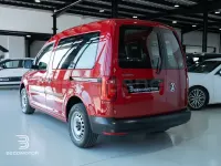 Usado VW Caddy Beach 102 CV (75 kW) 2020 Rojo Monovolumen
