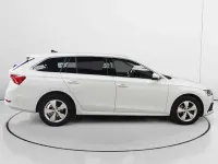 Usado Skoda Octavia Ambition 110 CV (80 kW) 2021 Blanco Utilitario