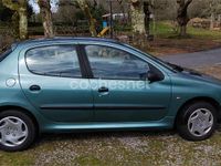 Usado Peugeot 206 70 CV (51 kW) 2000 Verde Berlina