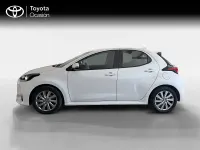 Usado Toyota Yaris Hybrid Active 116 CV (85 kW) 2023 Blanco Berlina
