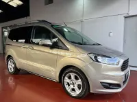 Usado Ford Tourneo Courier Trend 100 CV (73 kW) 2017 Beige Monovolumen