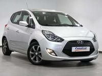 Usado Hyundai ix20 90 CV (66 kW) 2017 Gris Utilitario