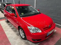 Usado Toyota Corolla Sol 110 CV (80 kW) 2005 Rojo Berlina