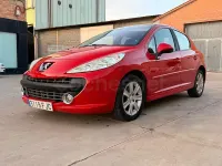 Usado Peugeot 207 110 CV (80 kW) 2007 Rojo Berlina