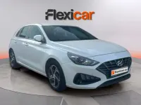 Usado Hyundai i30 120 CV (88 kW) 2022 Blanco Berlina