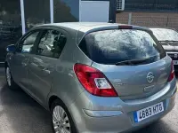 Usado Opel Corsa Selective 85 CV (62 kW) 2013 Azul Utilitario