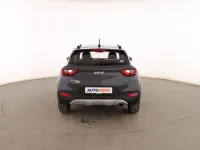 Usado Kia Stonic 101 CV (74 kW) 2022 Gris SUV