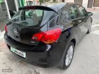 Usado Opel Astra Cosmo 110 CV (80 kW) 2010 Negro Berlina