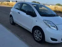Usado Toyota Yaris Active 69 CV (50 kW) 2009 Blanco Utilitario