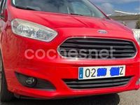 Usado Ford Tourneo Courier Titanium 100 CV (73 kW) 2017 Rojo Monovolumen