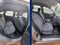 Usado Ford Focus Trend 90 CV (66 kW) 2005 Gris / plata Berlina