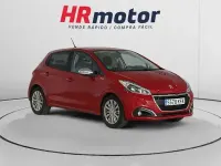 Usado Peugeot 208 Style 100 CV (73 kW) 2017 Rojo Utilitario