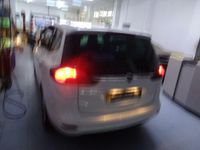 Usado Opel Zafira Family 140 CV (102 kW) 2018 Blanco Monovolumen