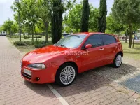 Usado Alfa Romeo 147 105 CV (77 kW) 2007 Rojo Utilitario