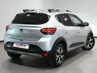 Usado Dacia Sandero Essentiel 91 CV (66 kW) 2021 Gris Utilitario
