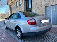 Usado Audi A4 130 CV (95 kW) 2004 Gris / plata Berlina