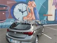 Usado Opel Astra Dynamic 125 CV (91 kW) 2017 Gris / plata Berlina