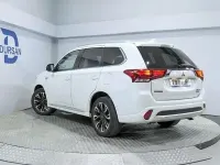 Usado Mitsubishi Outlander P-HEV 204 CV (150 kW) 2016 Blanco SUV