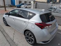 Usado Toyota Auris Hybrid 136 CV (100 kW) 2015 Gris / plata Berlina