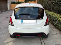 Usado Lancia Ypsilon Gold 69 CV (50 kW) 2015 Blanco Utilitario