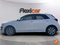 Usado Kia Rio 101 CV (74 kW) 2023 Blanco Berlina