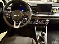 Usado Kia Rio 84 CV (61 kW) 2022 Gris / plata Berlina