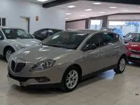 Usado Lancia Delta 120 CV (88 kW) 2009 Gris / plata Utilitario