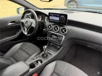 Usado Mercedes A180 Urban 122 CV (89 kW) 2016 Azul Berlina