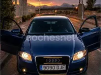 Usado Audi A4 140 CV (102 kW) 2005 Azul Berlina