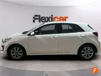 Usado Kia Rio 101 CV (74 kW) 2023 Blanco Berlina