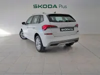 Usado Skoda Kamiq Selection 115 CV (84 kW) 2025 Blanco SUV