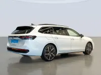 Usado VW Passat R-line 150 CV (110 kW) 2024 Blanco Familiar