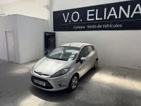 Usado Ford Fiesta Trend 70 CV (51 kW) 2011 Gris / plata Berlina