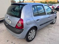 Usado Renault Clio II Campus 65 CV (47 kW) 2004 Gris / plata Berlina