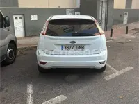 Usado Ford Focus Trend 109 CV (80 kW) 2009 Blanco Berlina