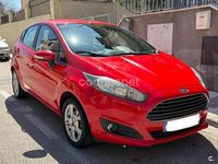 Usado Ford Fiesta Trend 100 CV (73 kW) 2013 Rojo Utilitario